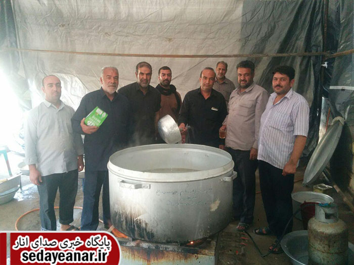 تصاویری از موکب امامزاده محمدصالح(ع) انار در حال پخت غذا به زائرین اربعین حسینی در کربلای معلی