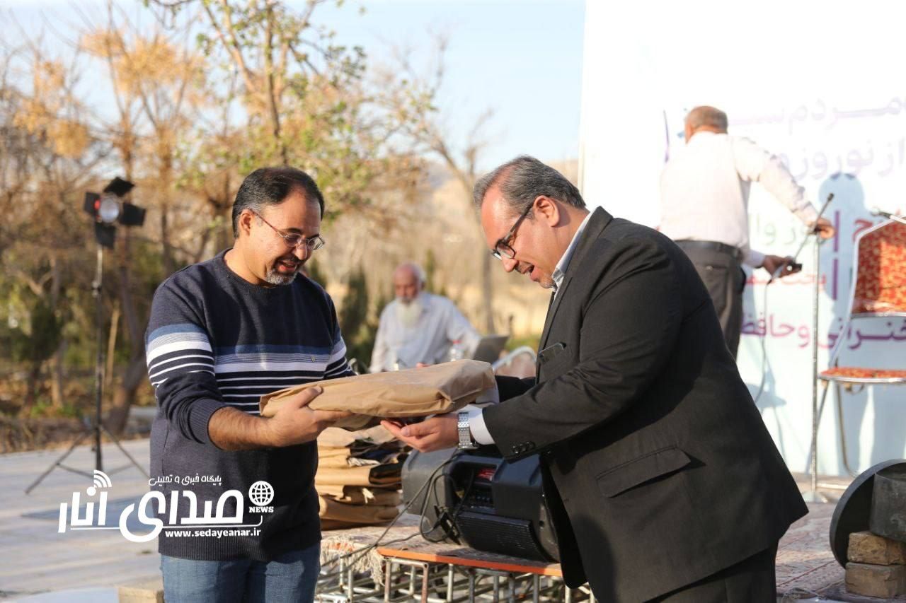 تقدیر از “پژوهشگر اناری” توسط شهرداری شیراز