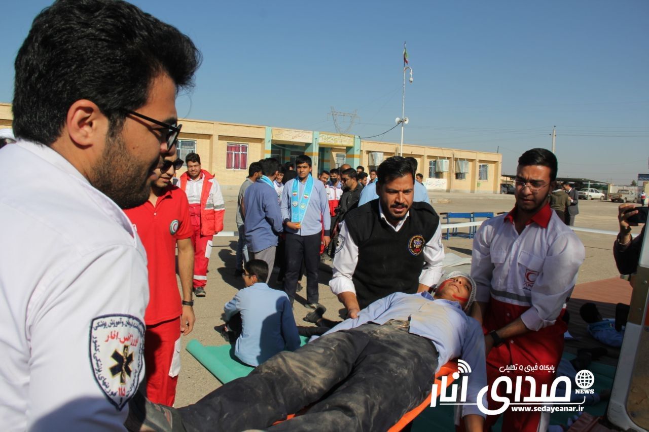 تمرین مانور زلزله در یکی از مدارس شهرستان انار