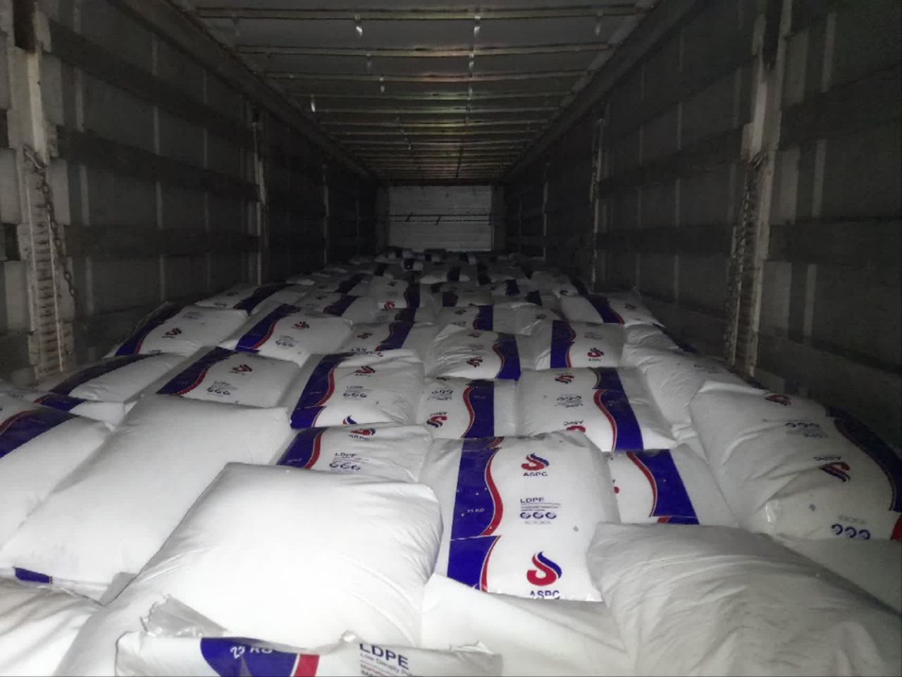 کشف ۲۵ تن مواد اولیه پتروشیمی قاچاق در شهرستان انار