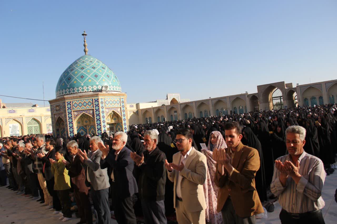 اقامه نماز عید سعید فطر در امامزاده محمدصالح (ع) انار