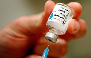 وزیربهداشت:تزریق واکسن آنفلوآنزا برای گروه‌های پرخطر جدی گرفته شود