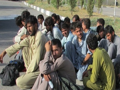 توقیف خودروی حامل ۷۰ افغانی غیر مجاز در رفسنجان