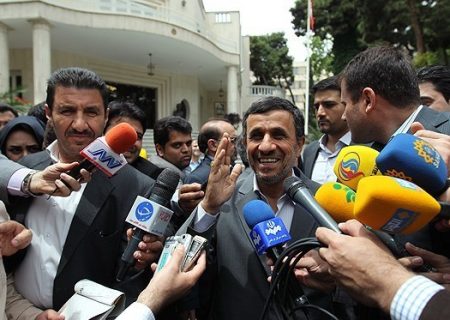 می‌گویند “احمدی‌نژاد” نمی‌آید اما…