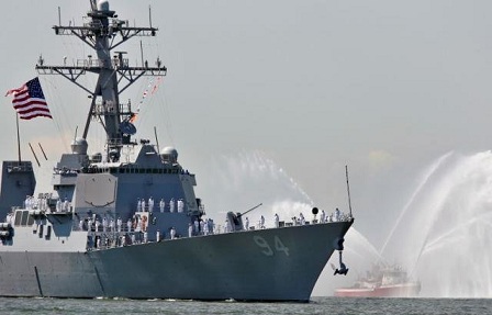 نزدیک شدن قایق‌های سپاه به ناوشکن آمریکایی