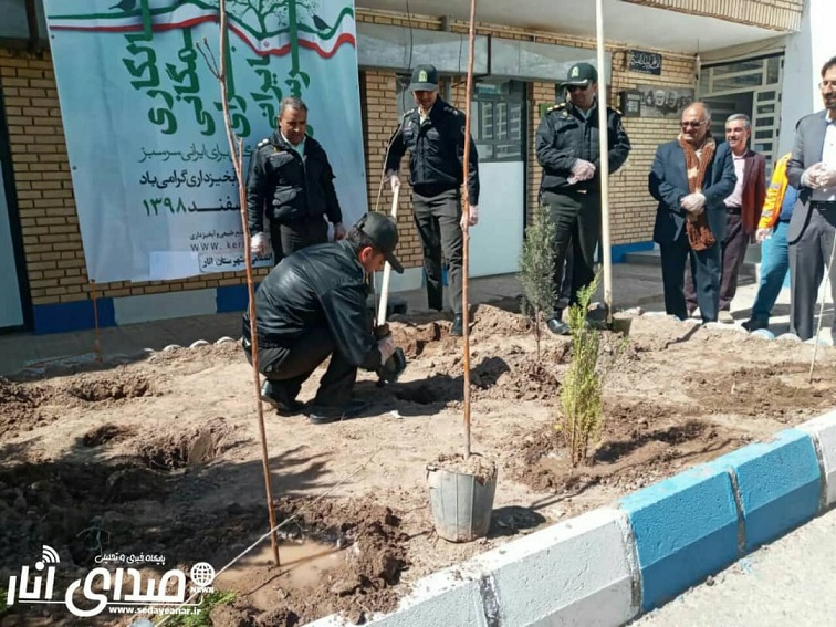 گزارش تصویری درختکاری در ستاد فرماندهی نیروی انتظامی شهرستان انار