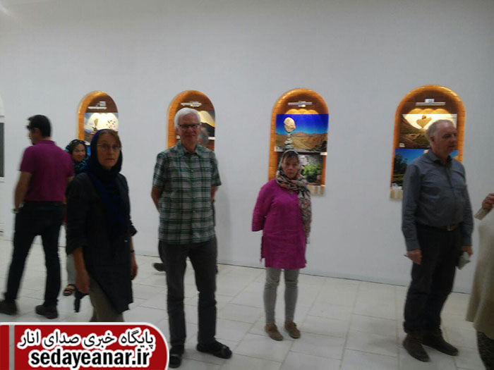 بازدید توریستهای المانی از نمایشگاه چیدمان حرفه ای سنگها در انار