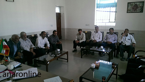 جلسه مشترک تعدادی از مالکین چاه تلمبه خیرآبادبا مدیر جهاد کشاورزی انار
