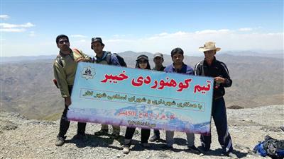 صعود اعضای تیم کوهنوردی خیبر انار به قله هزار کرمان