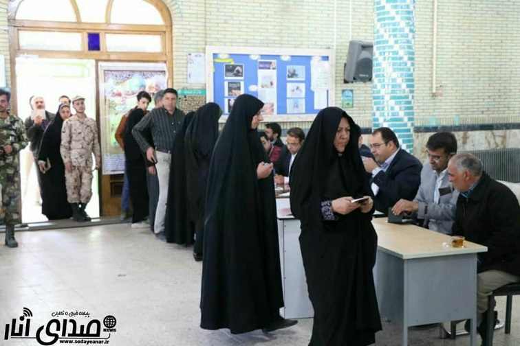 گزارش تصویری از حضور حماسی مردم انار در پای صندوق های رای