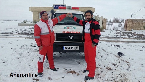 عکسهای برفی ازتلاشگران پایگاه امداد نجات جاده جمعیت هلال احمر شهرستان انار