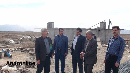 بازدید و ارزیابی پیشرفت احداث مخزن آب آشامیدنی هشت قریه توسط فرماندار انار