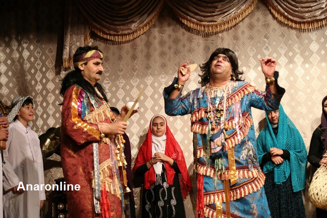 گزارش تصویری از هفتمین شب اجرای نمایش «مطربان عسقلان» در انار/استقبال بینظیر مردم از این نمایش ادامه دارد
