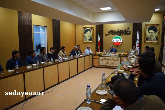 جلسه شورای شهرانار با موضوع اجرای نیروگاههای خورشیدی در انار با حضوردکترمهرابی
