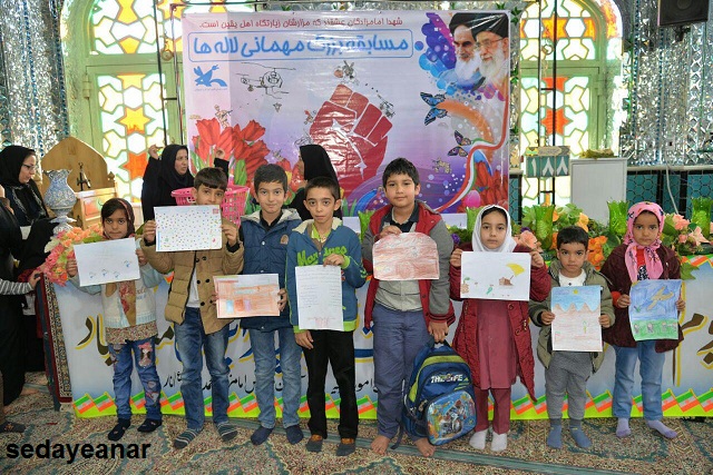 جشن مهمانی لاله ها با حضور بیش از ۳۰۰ دانش آموز دختر و پسر درشهرستان انار+تصاویر