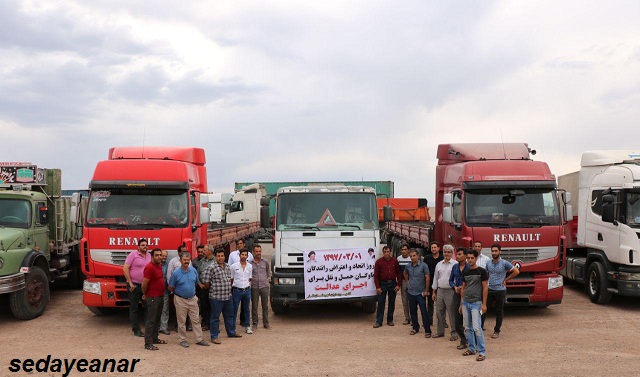 اعتصاب رانندگان کامیون در انار+تصاویر