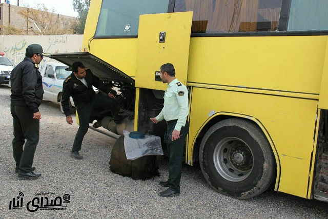 کشف گازوئیل قاچاق از یک دستگاه اتوبوس توسط مامورین نیروی انتظامی انار+تصاویر