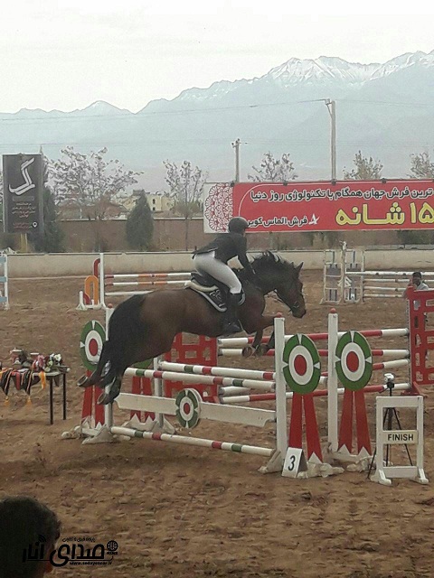 تصاویر ارسالی یکی از مخاطبان صدای انار از مسابقات پرش با اسب قهرمانی استان کرمان