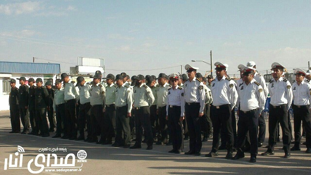 مراسم صبحگاه مشترک نیروهای نظامی و انتظامی بمناسبت هفته نیروی انتظامی در انار