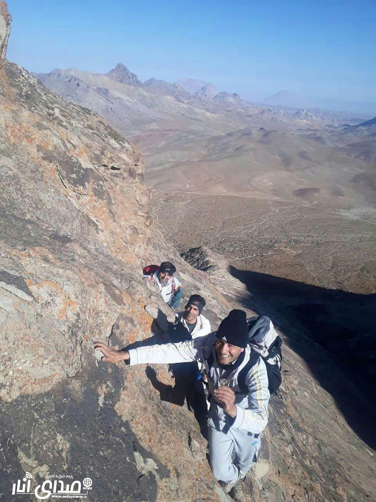 صعود گروه کوهنوردی فراز به قله توران به مناسبت سالروز آغاز امامت حضرت مهدی(عج)