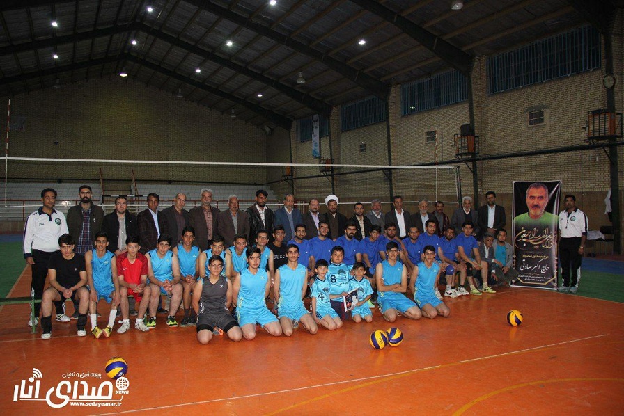 مسابقه دوستانه والیبال در انار+تصاویر
